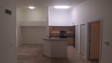 Building Photo - 819 Villa Cir