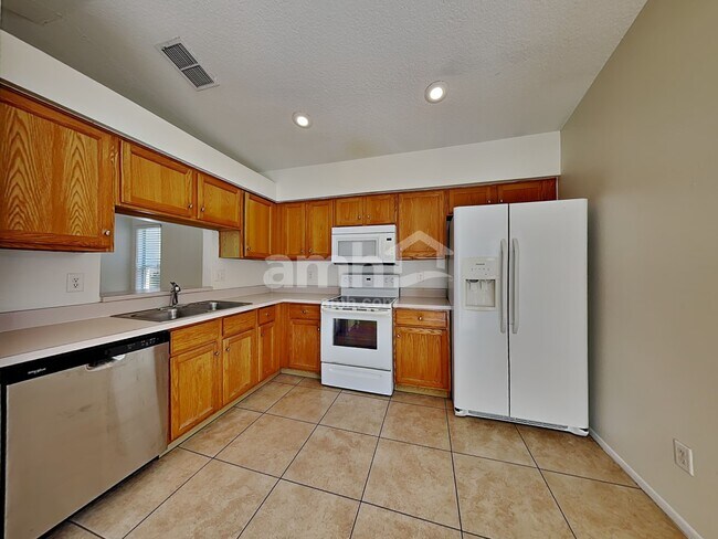 Foto del edificio - 96 Knights Hollow Dr