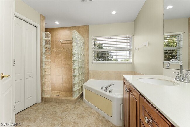 Foto del edificio - 8245 Laurel Lakes Blvd
