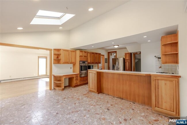 Building Photo - 129 Boulevard