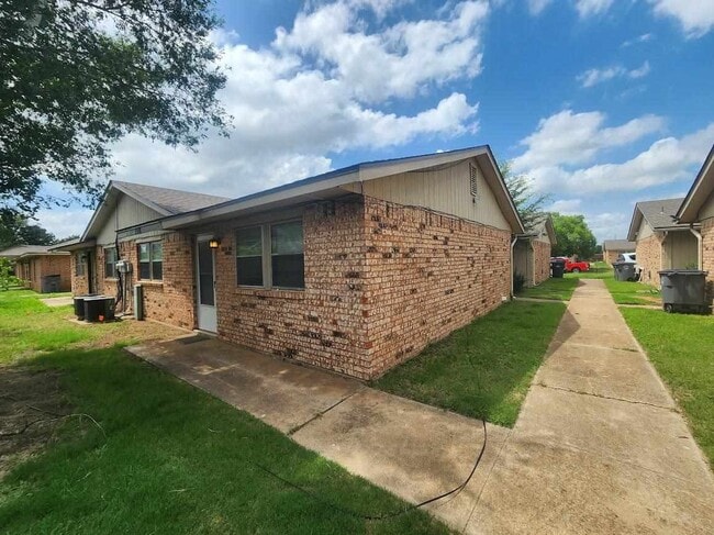 Building Photo - 7938 NW Crossland Cir