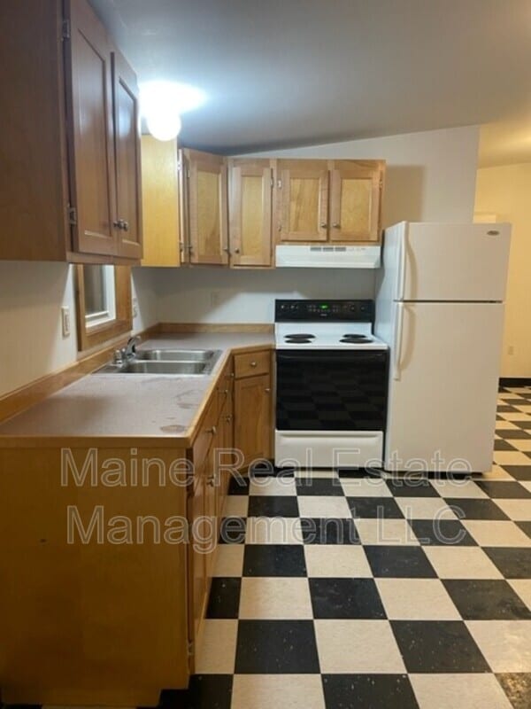 23 Wilson St Unit Apt. 2, Skowhegan, ME 04976 Condo for Rent in