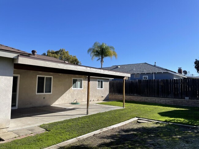 Building Photo - 1080 San Antonio Ave