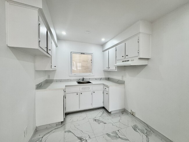 Building Photo - 2520 Rue Sicard