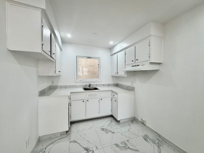 Photo du bâtiment - 2520 Rue Sicard