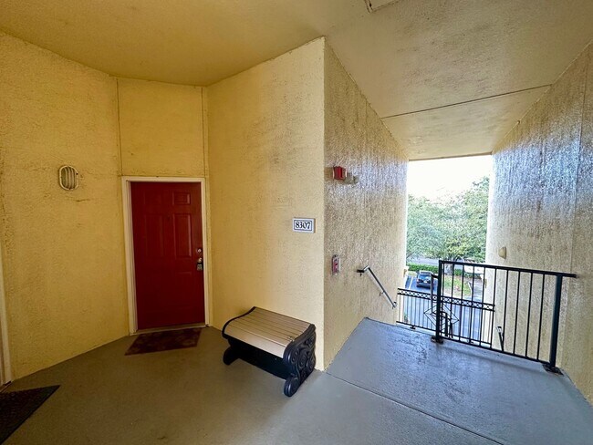 Building Photo - Spacious 2BR/2BA Visconti Condo Located on...