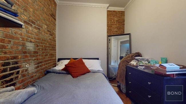 Building Photo - 314 E 106th St