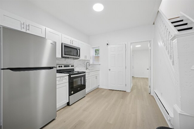 Building Photo - 887 N 46th St