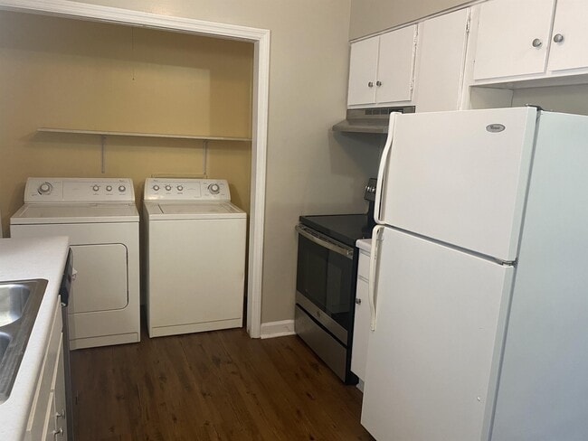 Building Photo - 7602 Hunt Club Rd