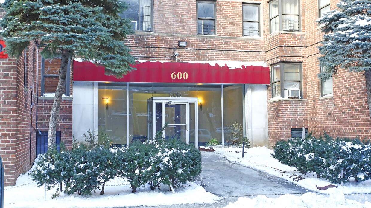 Foto del edificio - 600 E 18th St