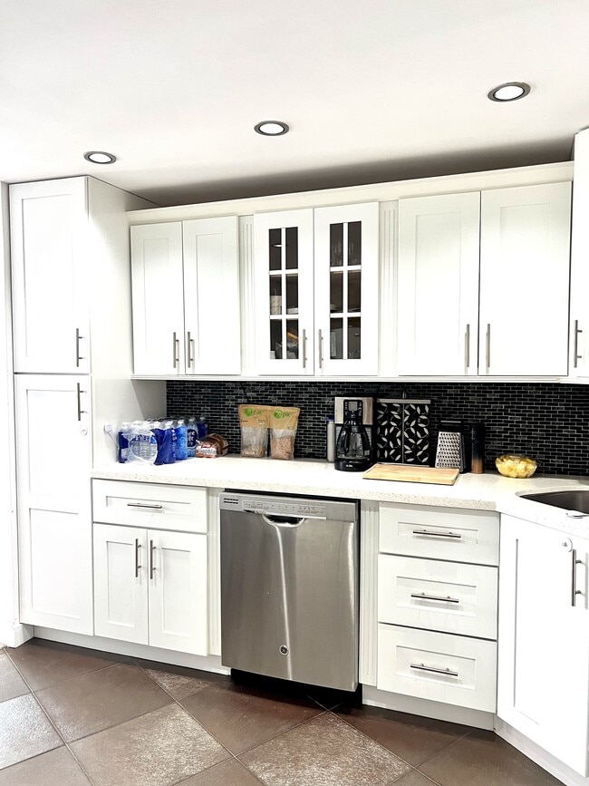 Building Photo - 1361 S Ocean Blvd