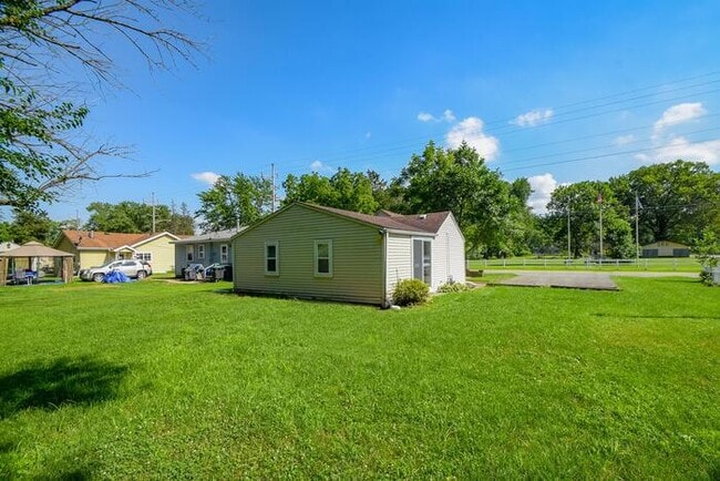 Building Photo - 5690 Mulberry Ave