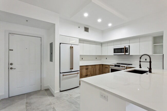 Building Photo - 250 NE 3rd Ave