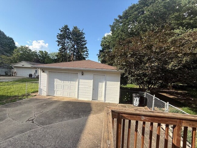 Foto del edificio - 2125 Brentwood Dr
