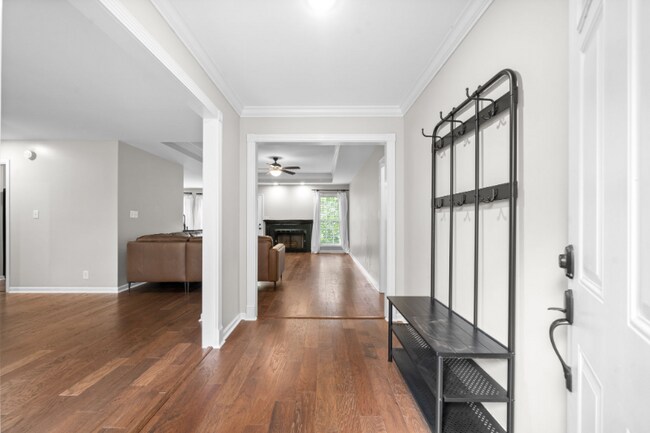 Foto del edificio - 3877 Lake Rd