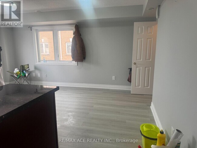 Photo du bâtiment - 1795 Markham Rd