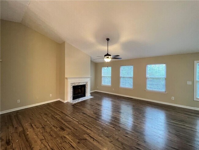 Foto del edificio - 452 Crested View Dr