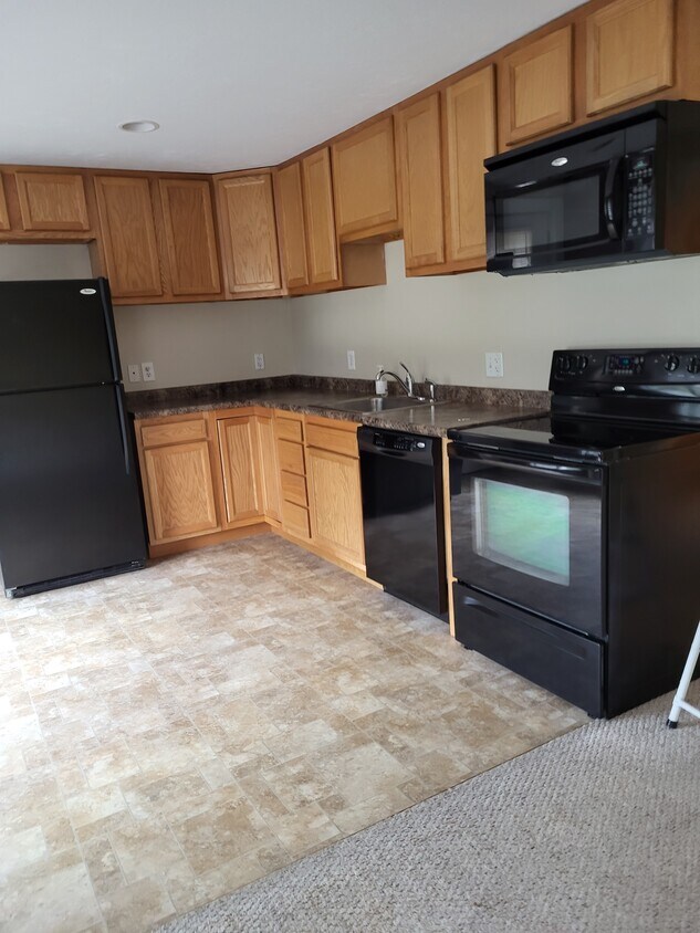 18 Providence St Unit 3L, Millbury, MA 01527 Apartments in Millbury