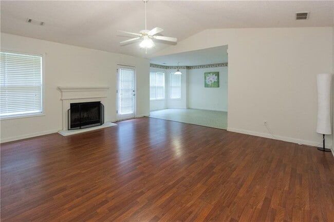Building Photo - 2804 James Henry Dr