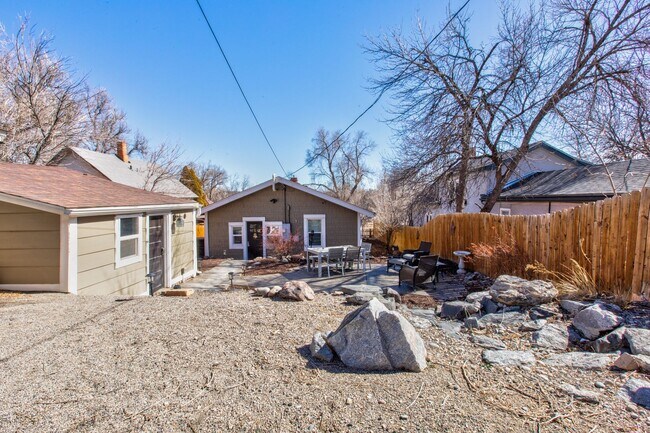 Foto del edificio - Stunning Remodeled Downtown Craftsman 3BD ...