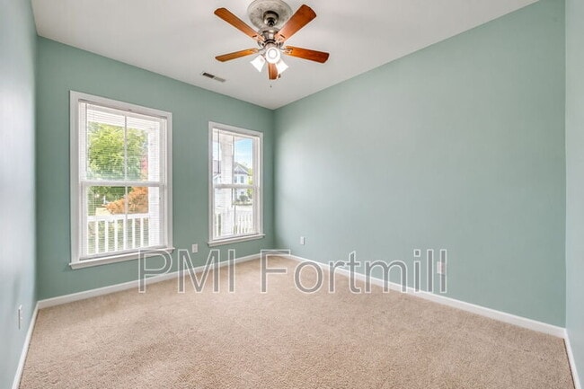 Building Photo - 1080 Crescent Moon Dr