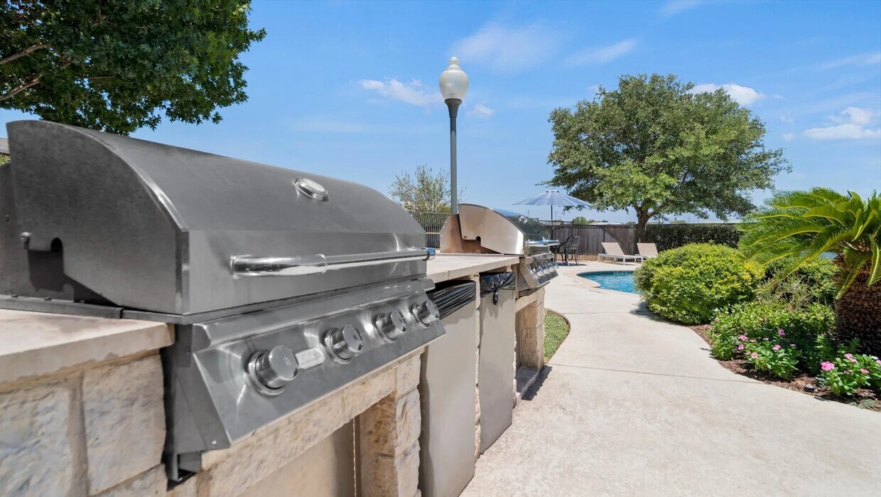 Foto principal - 705 Village Way