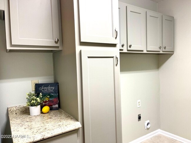 Building Photo - 701 S College Rd