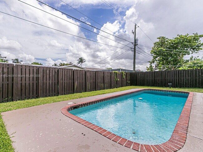 Foto del edificio - 11461 NW 32nd Pl