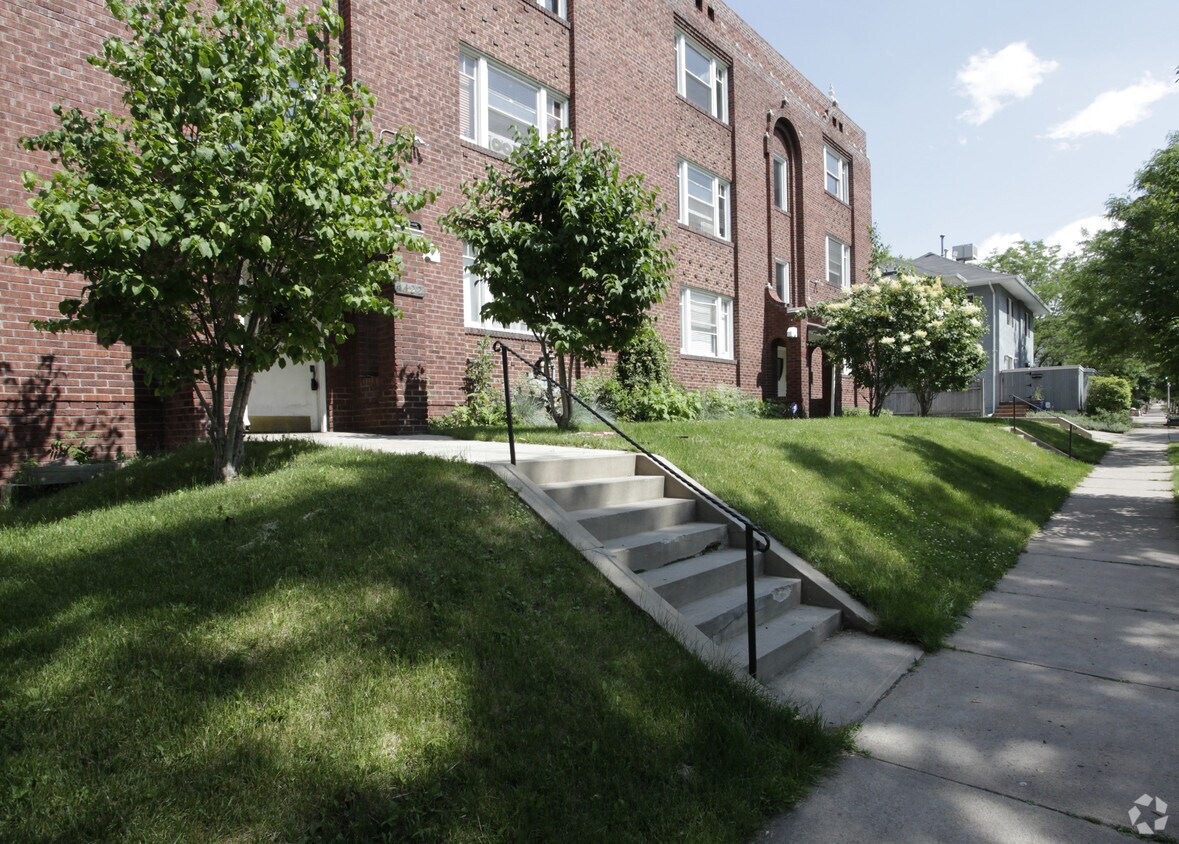 Building Photo - Downing Place Condos