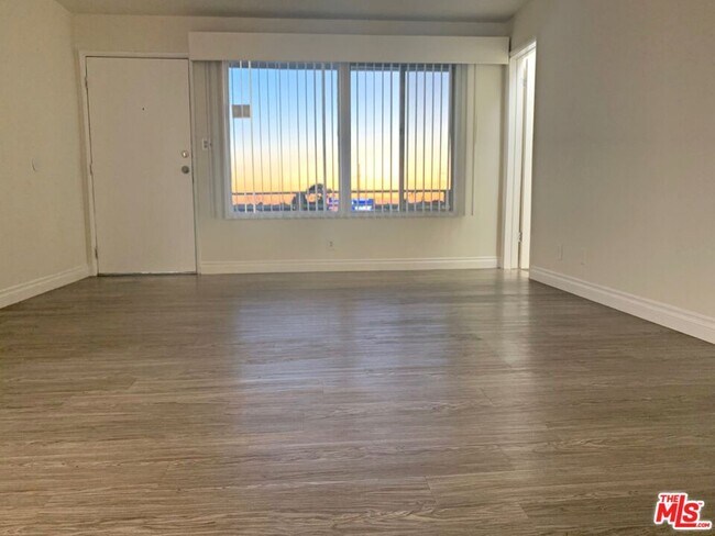 Foto del edificio - 4641 S Slauson Ave