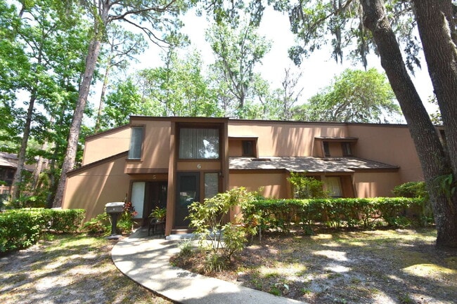Building Photo - Second floor condo 2/1.5 located at the Fa...