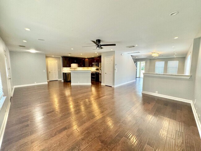 Building Photo - Gorgeous House in Retama Ridge