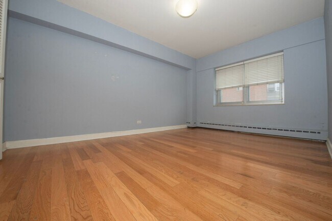 Foto del edificio - 4950 N Marine Dr