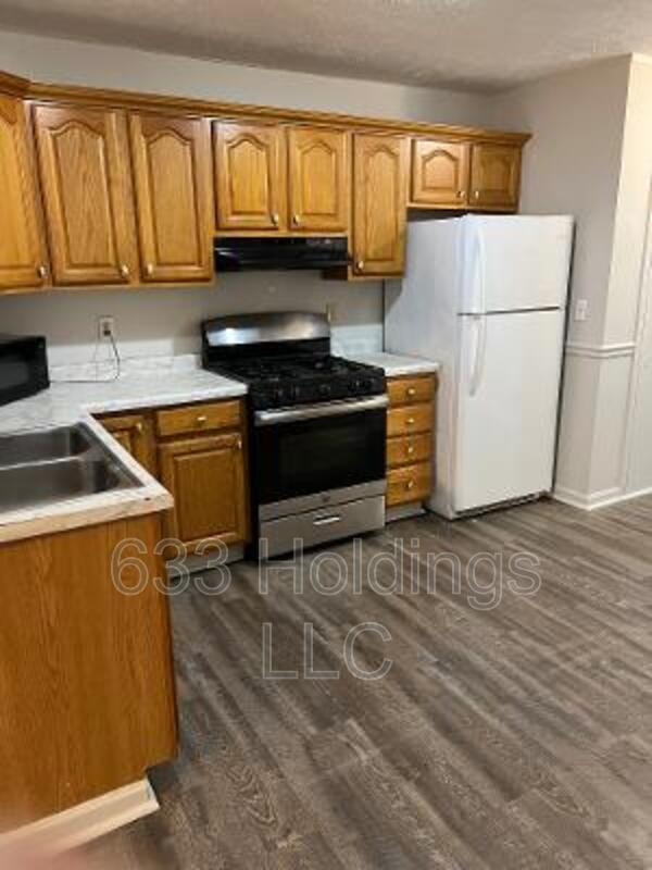 Primary Photo - 301 Maple St