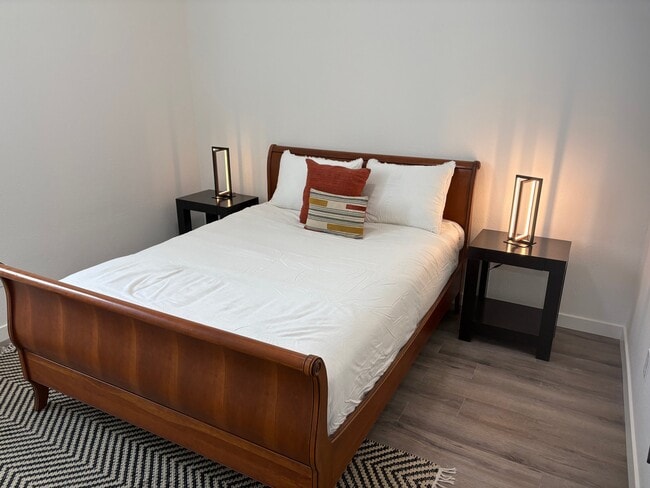 Building Photo - 18 Pine Dr