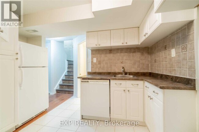 Building Photo - 134 Sandown Ave