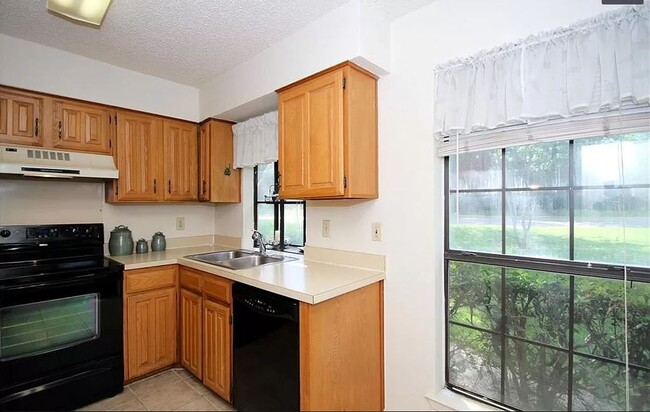 Building Photo - 336 Melrose Dr