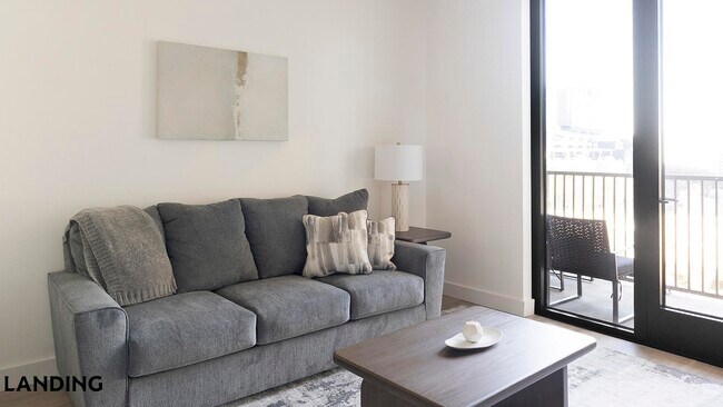 Building Photo - 1007 S Mint St