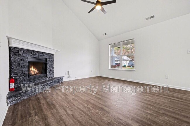 Foto del edificio - 242 Amir Cir