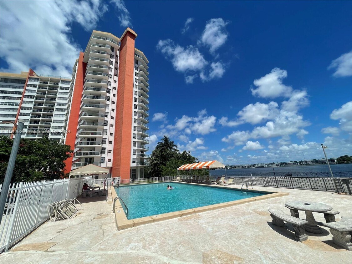 1351 NE Miami Gardens Dr Unit 423E, Miami, FL 33179 Condo for Rent in Miami, FL
