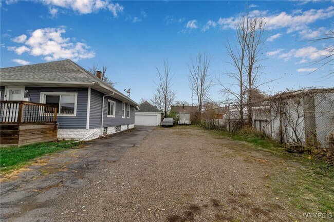 Foto del edificio - 114 Sawyer Ave