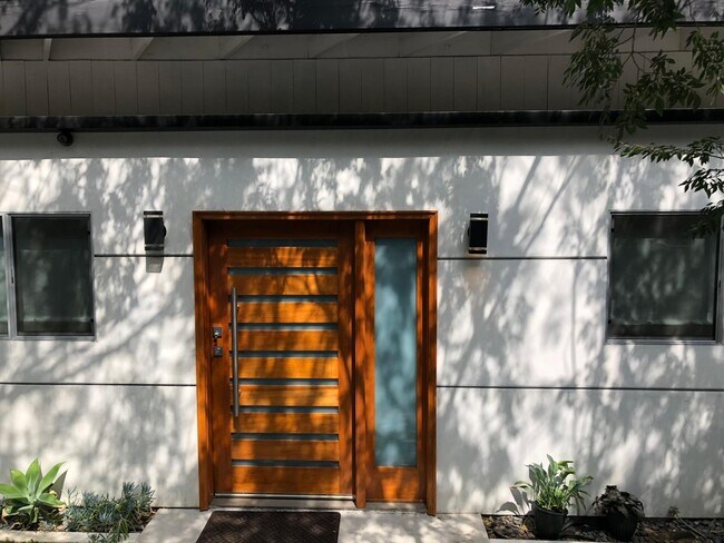 Foto del edificio - 7113 Woodrow Wilson Dr