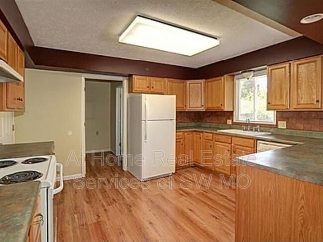 Building Photo - 4525 S Farm Rd 137