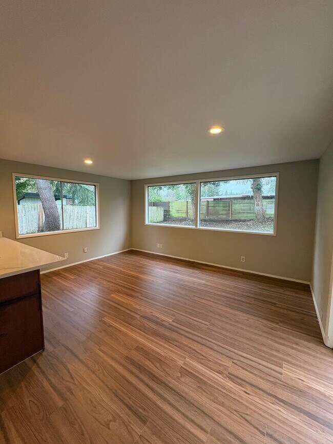 Foto del edificio - 605 155th Ave SE