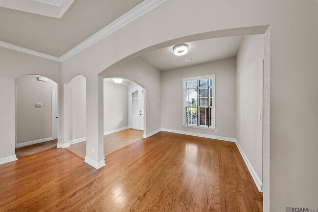 Foto del edificio - 6107 Waterford Ln