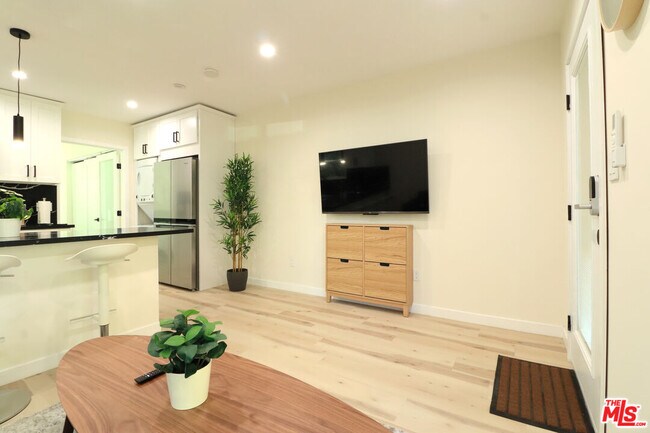 Foto del edificio - 345 Huntley Dr