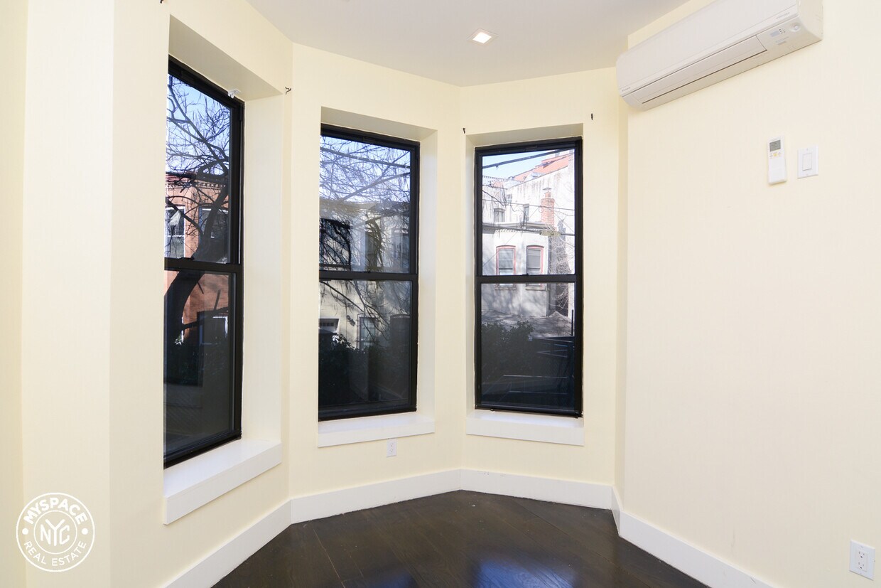 Foto del edificio - 554 Eastern Pkwy