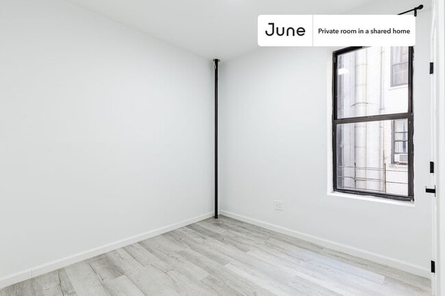 Building Photo - Room in Shared 4 bed/1 bath home