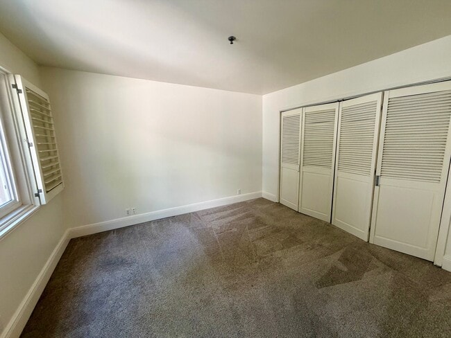 Building Photo - 120 S Mentor Ave