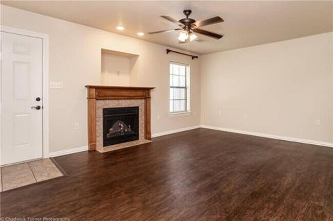 Foto del edificio - 2 Bedroom Condo 6 Minutes from UofA! Prime location in quiet neighborhood!